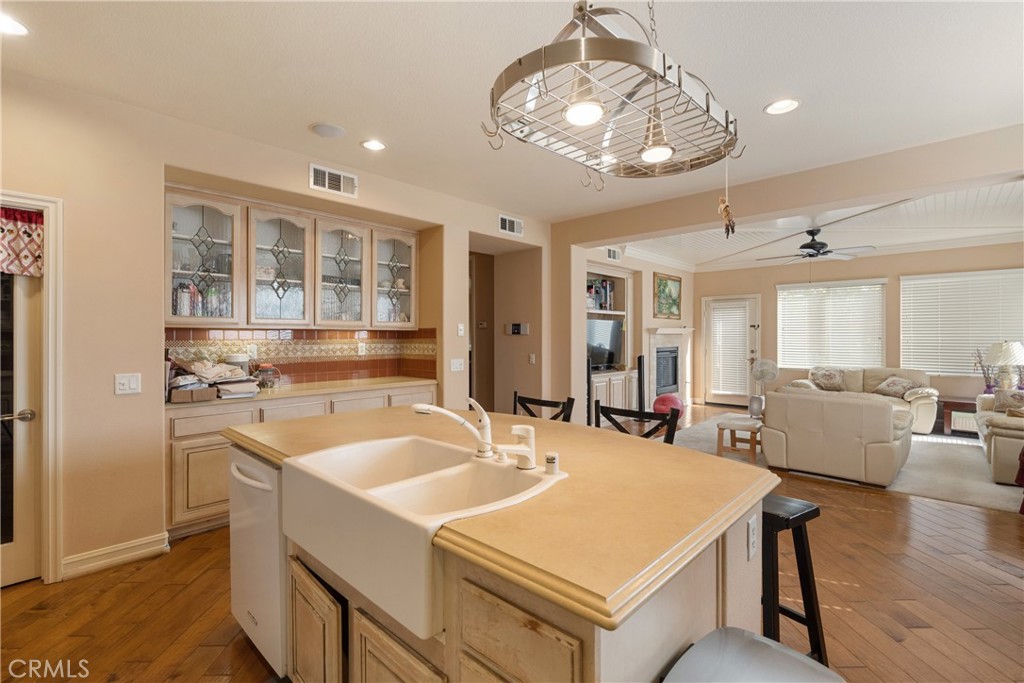 6800 Knightsbridge Court