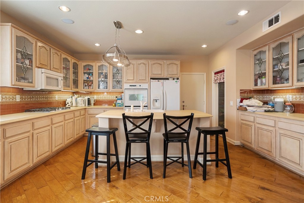 6800 Knightsbridge Court