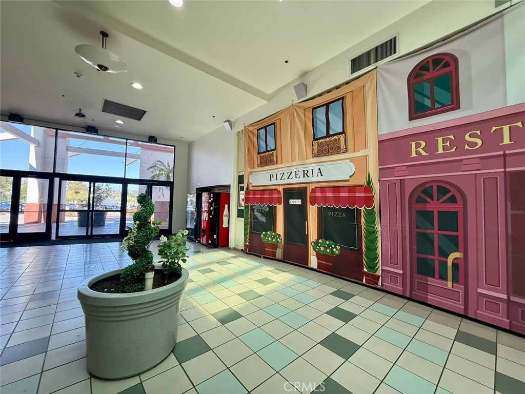 22550 22550 Town Circle