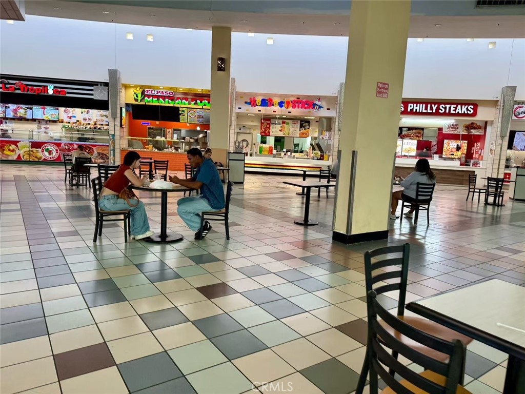 22550 22550 Town Circle