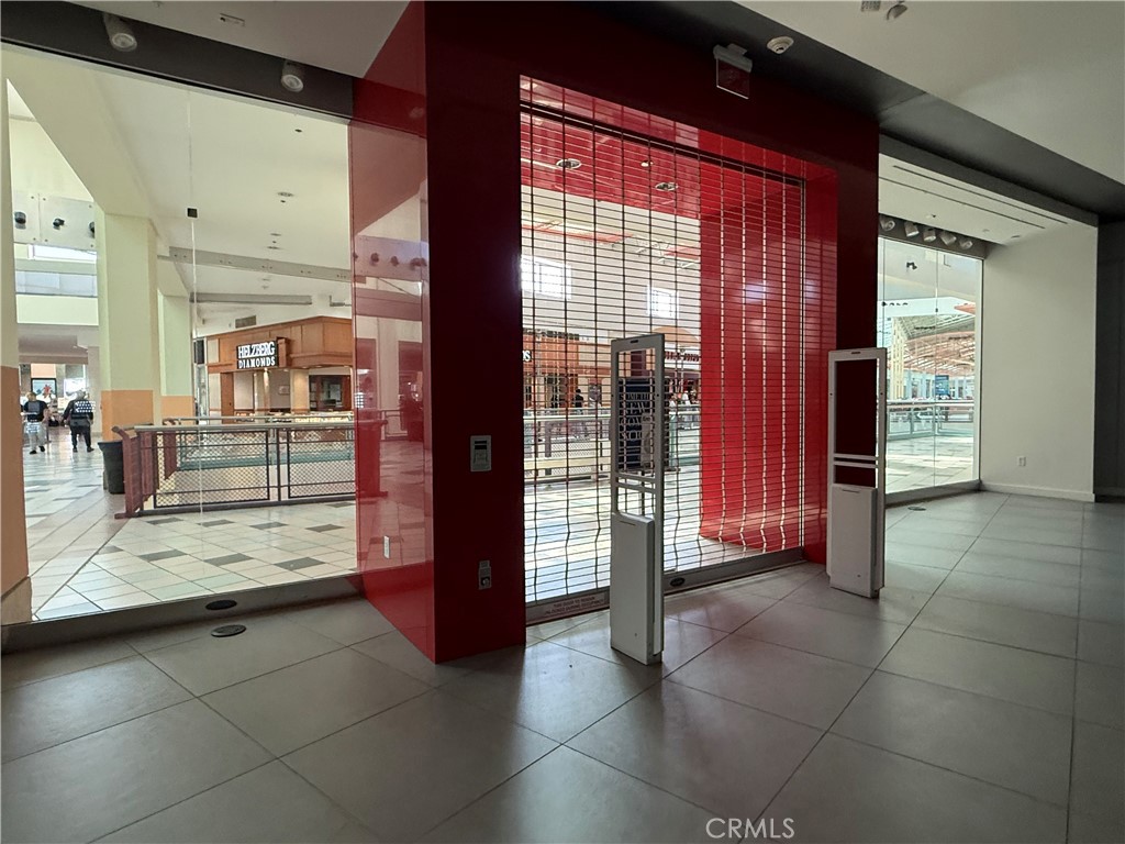 22550 22550 Town Circle