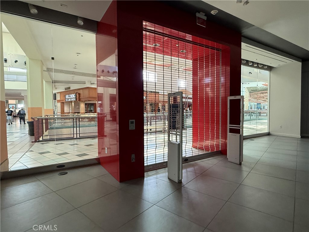 22550 22550 Town Circle