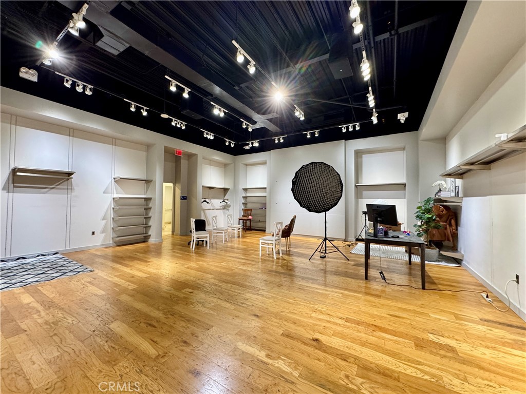 22550 22550 Town Circle