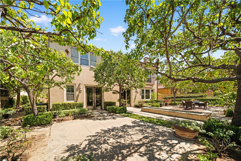 19668 19668 Three Oaks