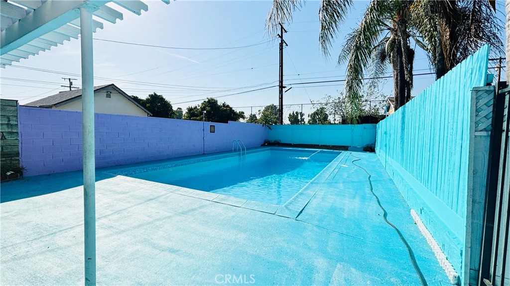 207 S El Molino