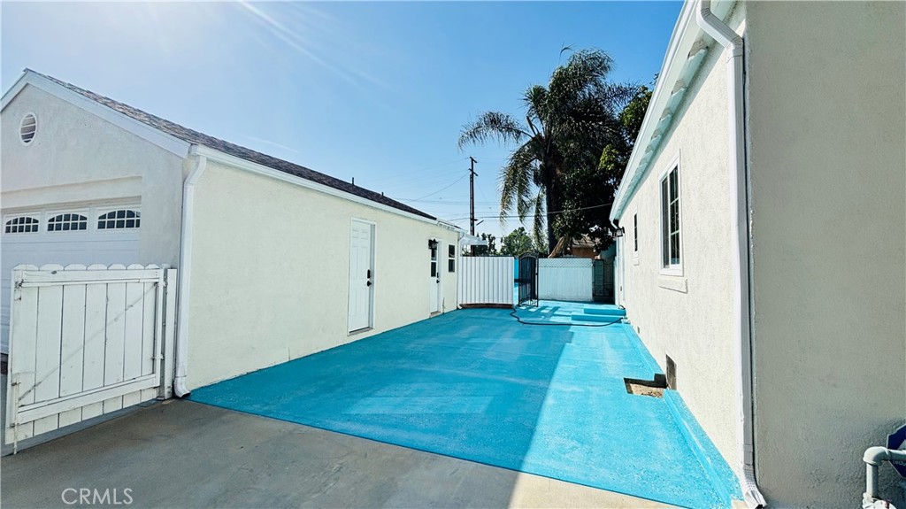 207 S El Molino