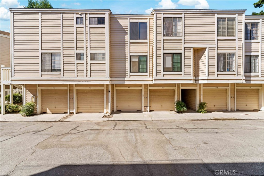 4900 N Grand