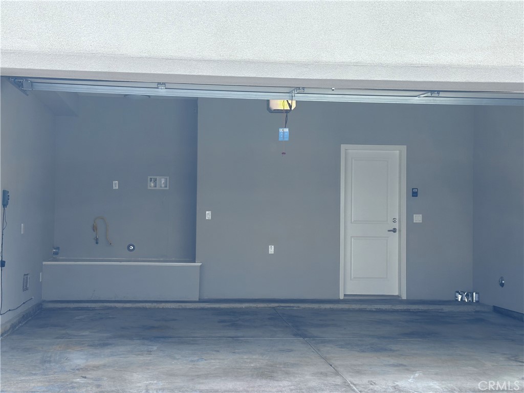 21052 E Cypress