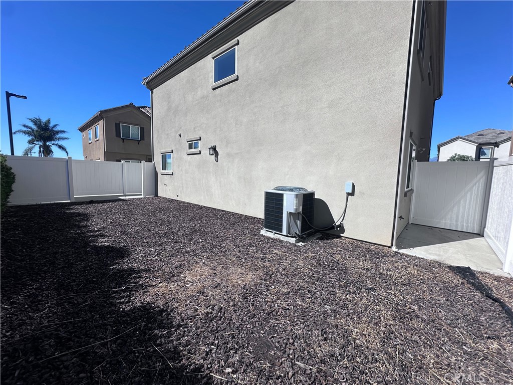 21052 E Cypress