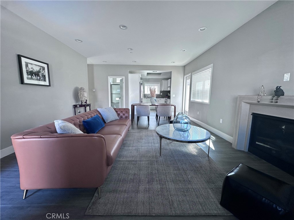 21052 E Cypress