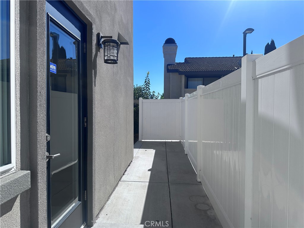 21052 E Cypress