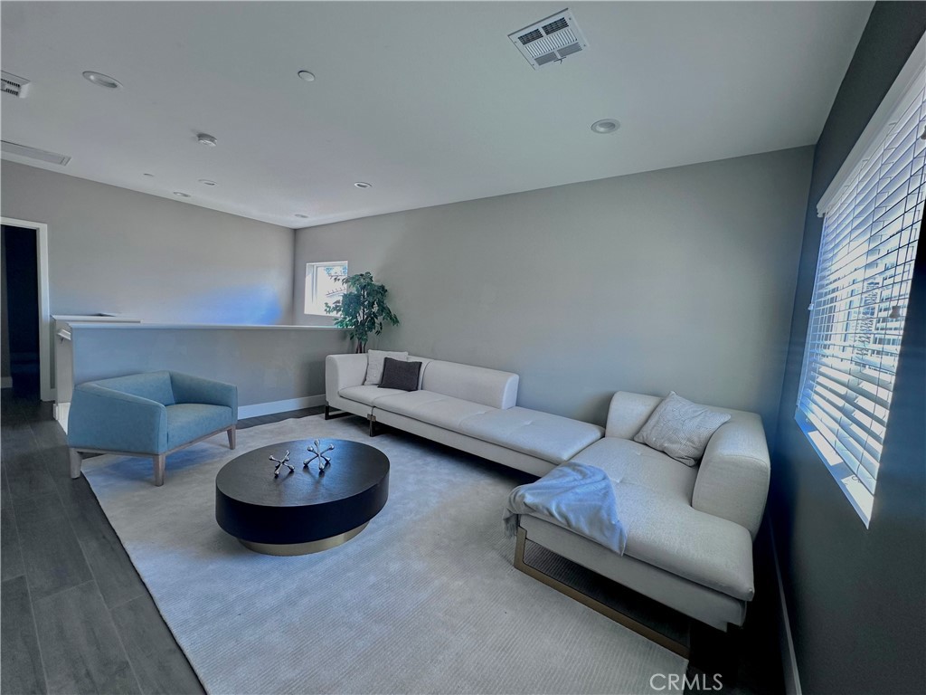 21052 E Cypress