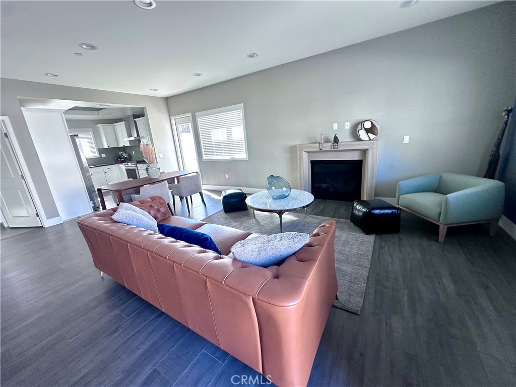 21052 E Cypress