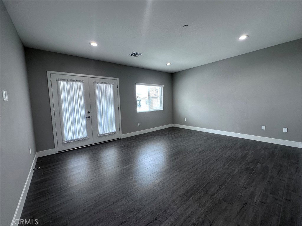 21052 E Cypress