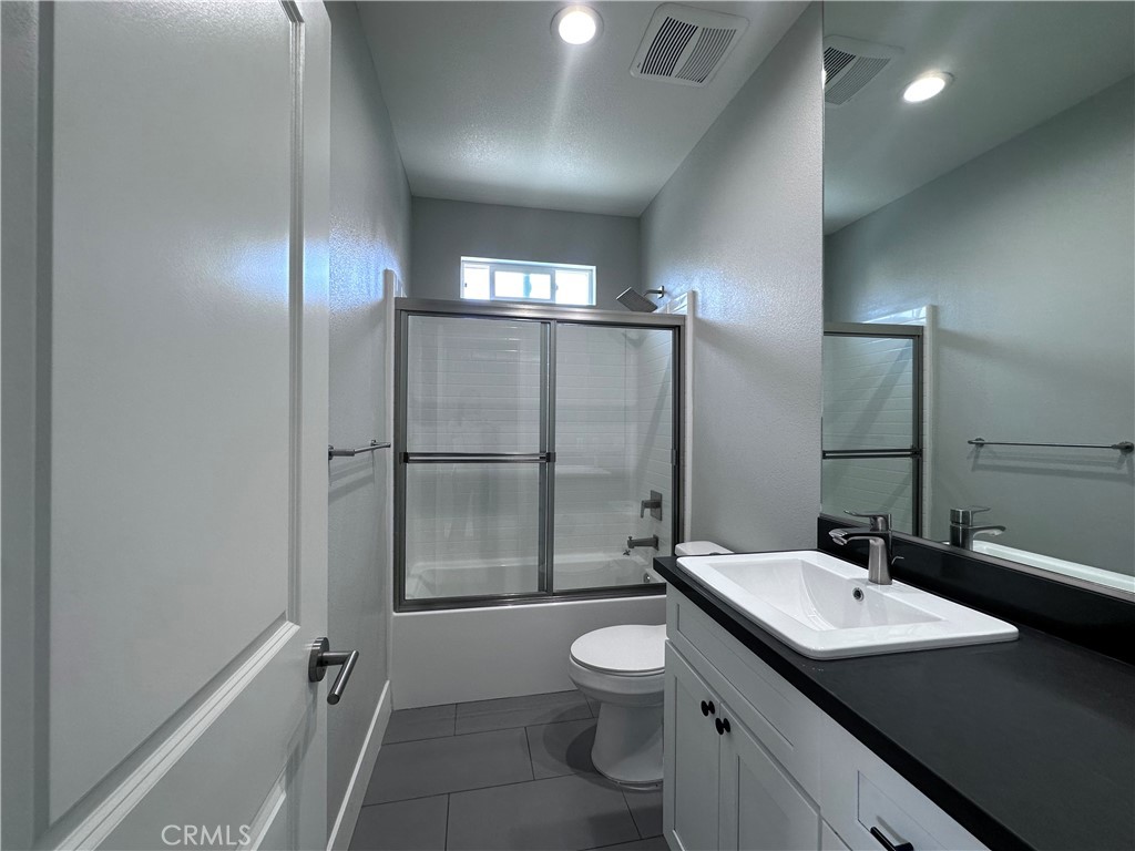 21052 E Cypress
