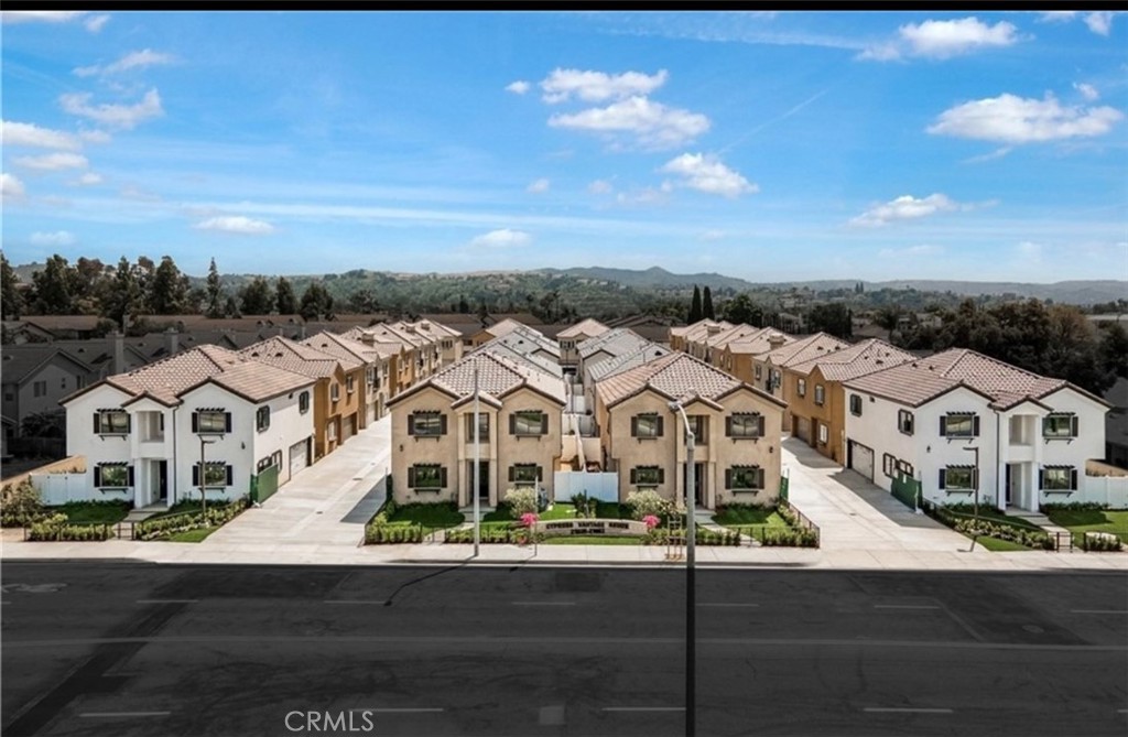 21052 E Cypress