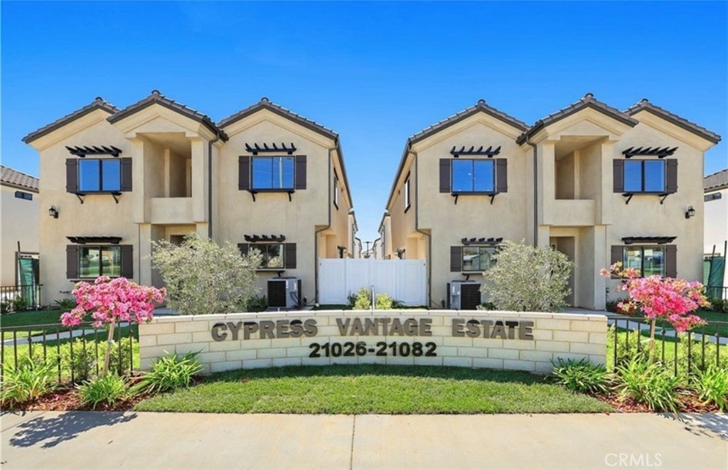 21052 E Cypress