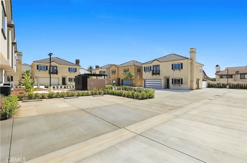 21052 E Cypress