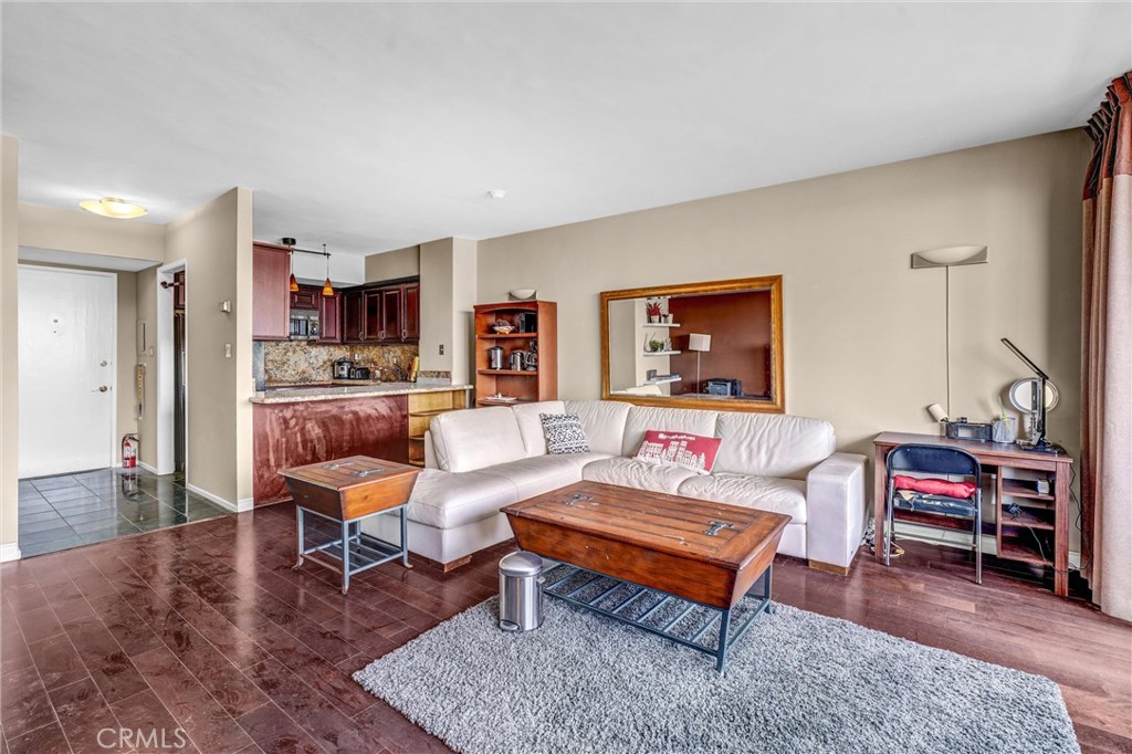 969 Hilgard Avenue 706