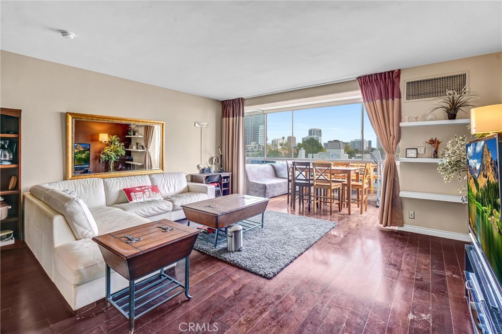 969 Hilgard Avenue 706