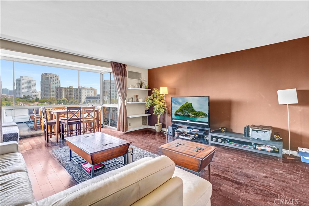 969 Hilgard Avenue 706