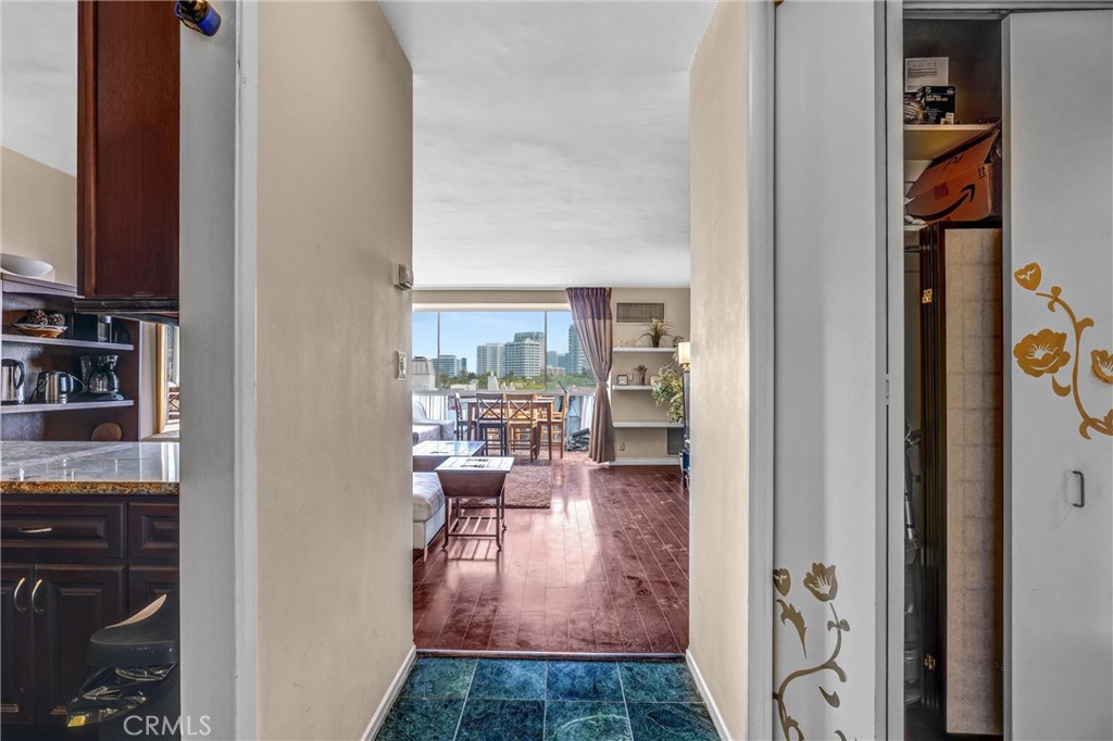 969 Hilgard Avenue 706