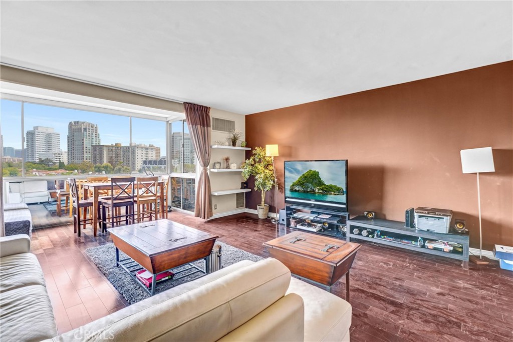 969 Hilgard Avenue 706