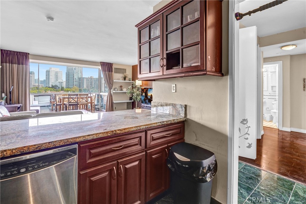 969 Hilgard Avenue 706