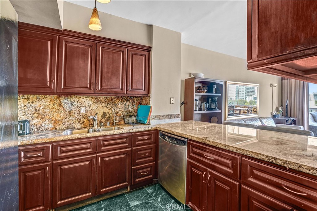 969 Hilgard Avenue 706