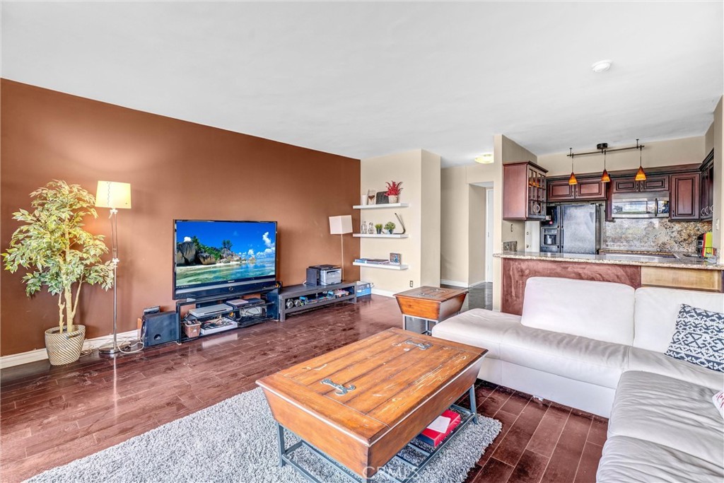 969 Hilgard Avenue 706