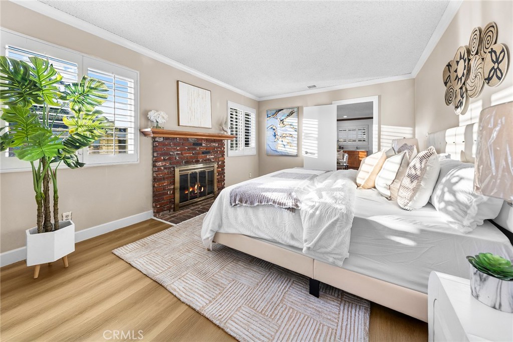1357 N Aldenville