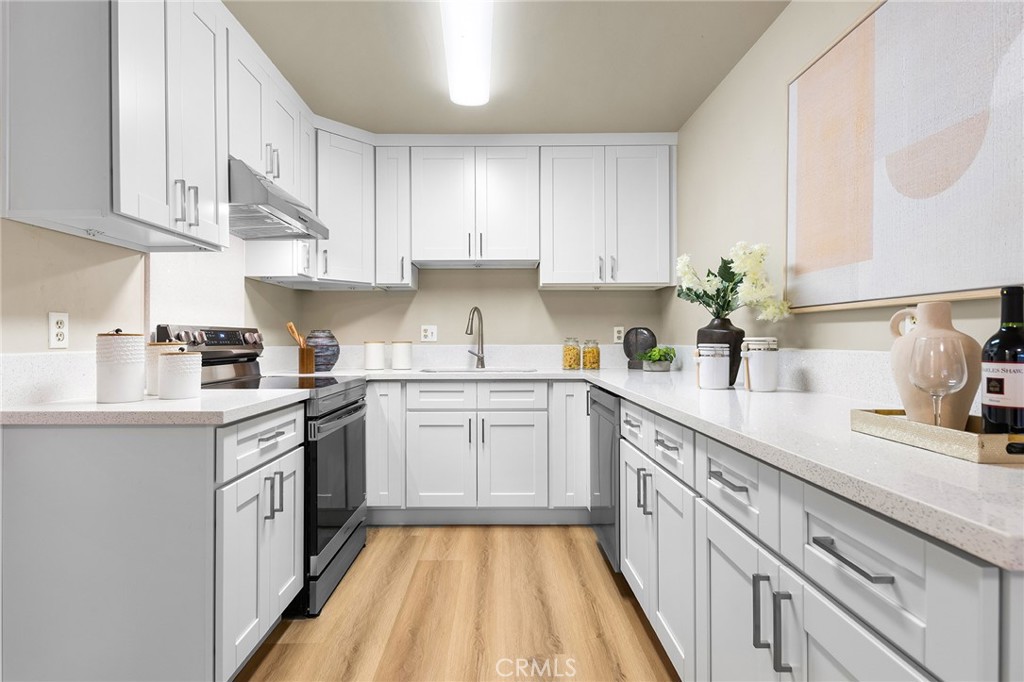 1357 N Aldenville