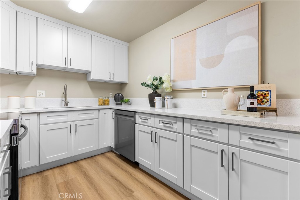 1357 N Aldenville