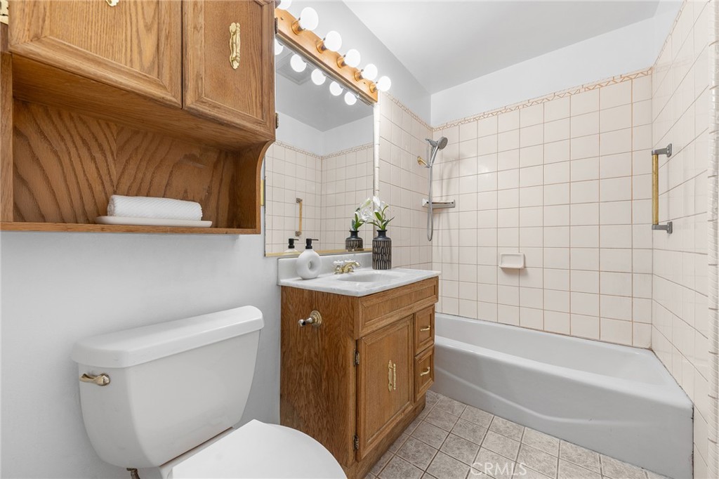 1357 N Aldenville