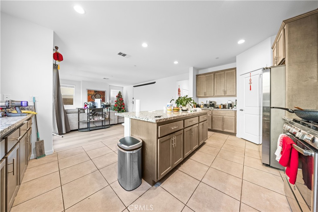 2829 E Clementine Drive