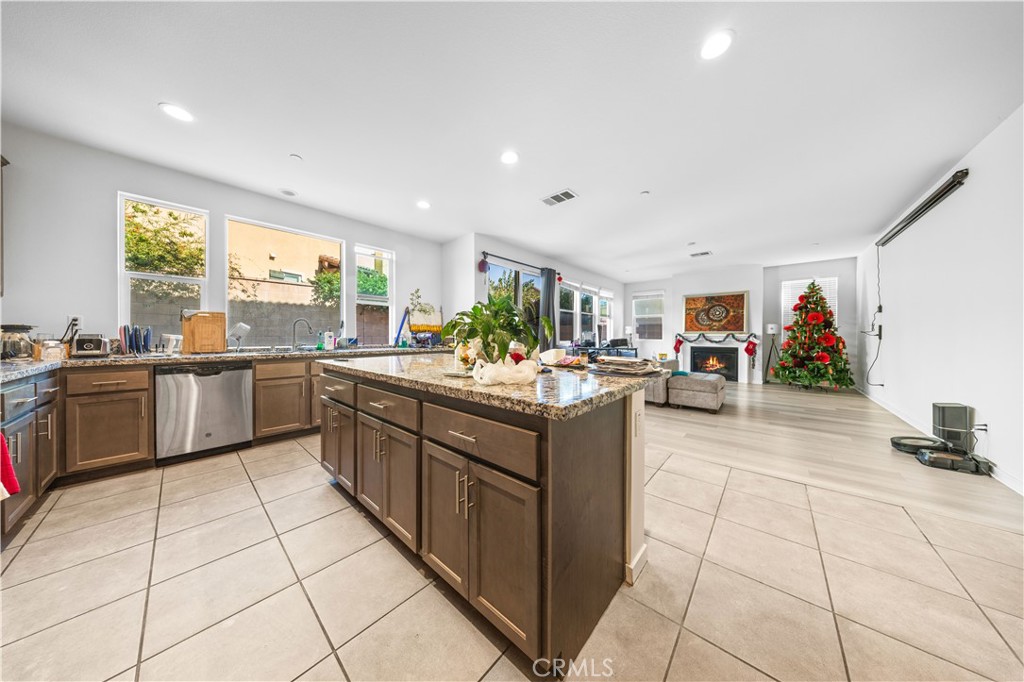 2829 E Clementine Drive