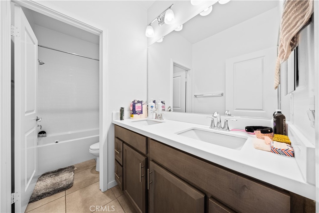 2829 E Clementine Drive