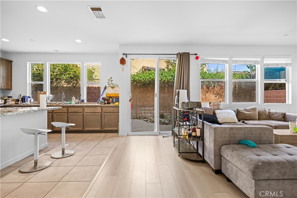 2829 E Clementine Drive