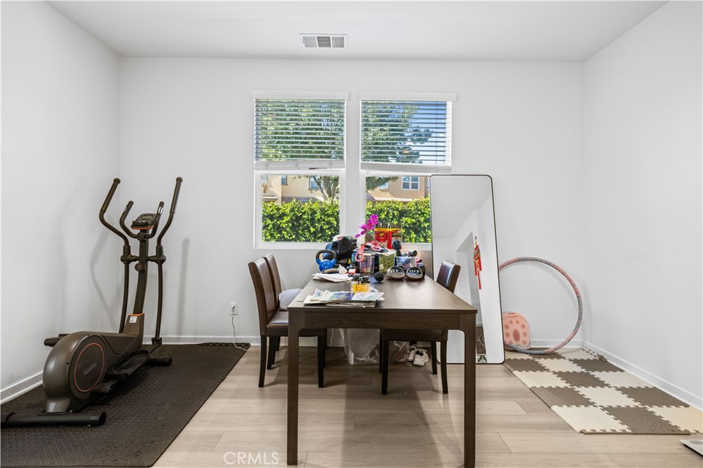 2829 E Clementine Drive