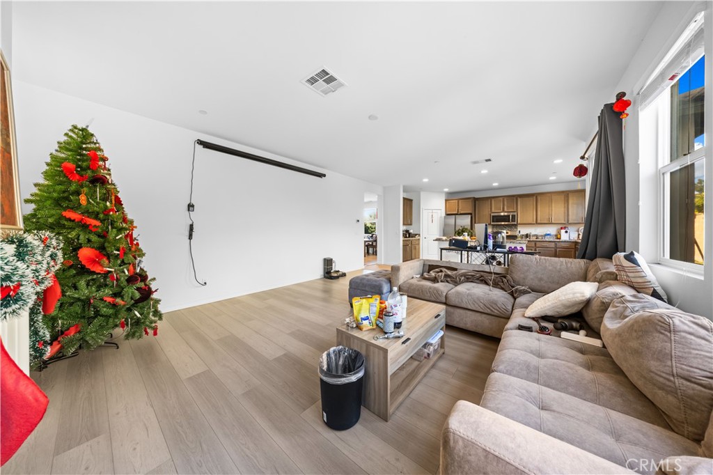 2829 E Clementine Drive