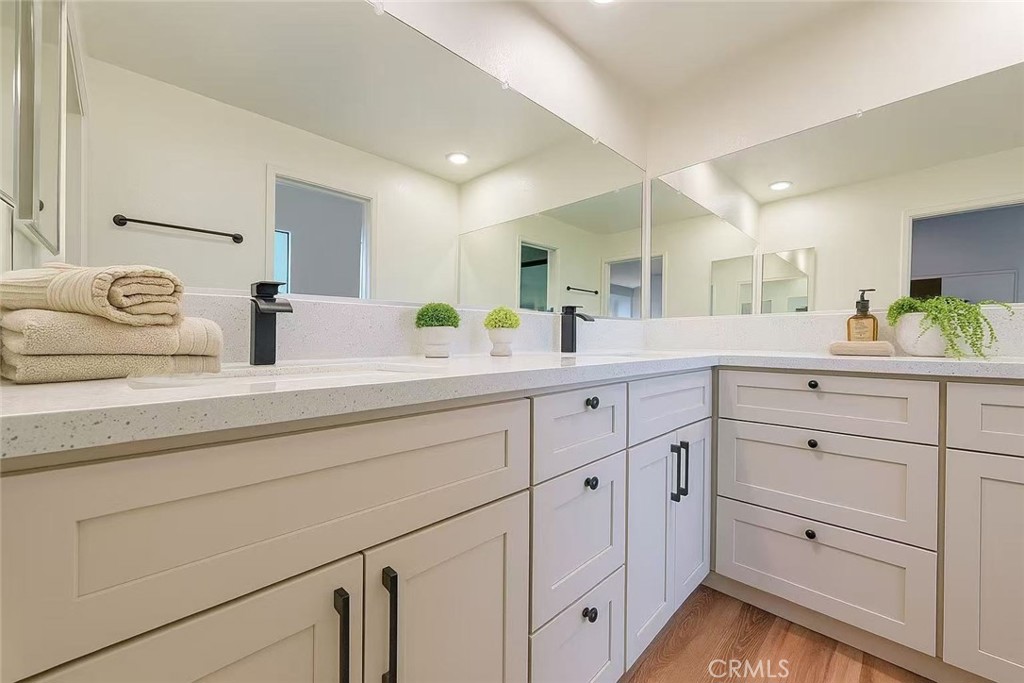 239 LINWOOD Avenue E