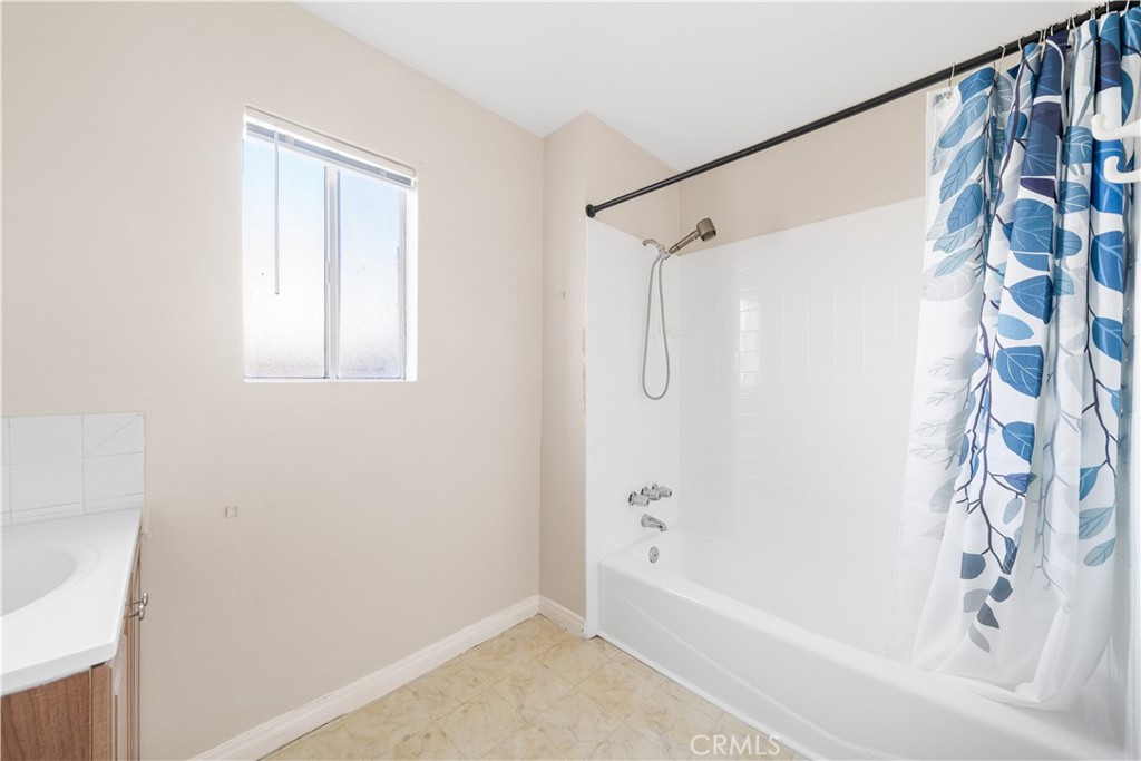 4724 Durfee