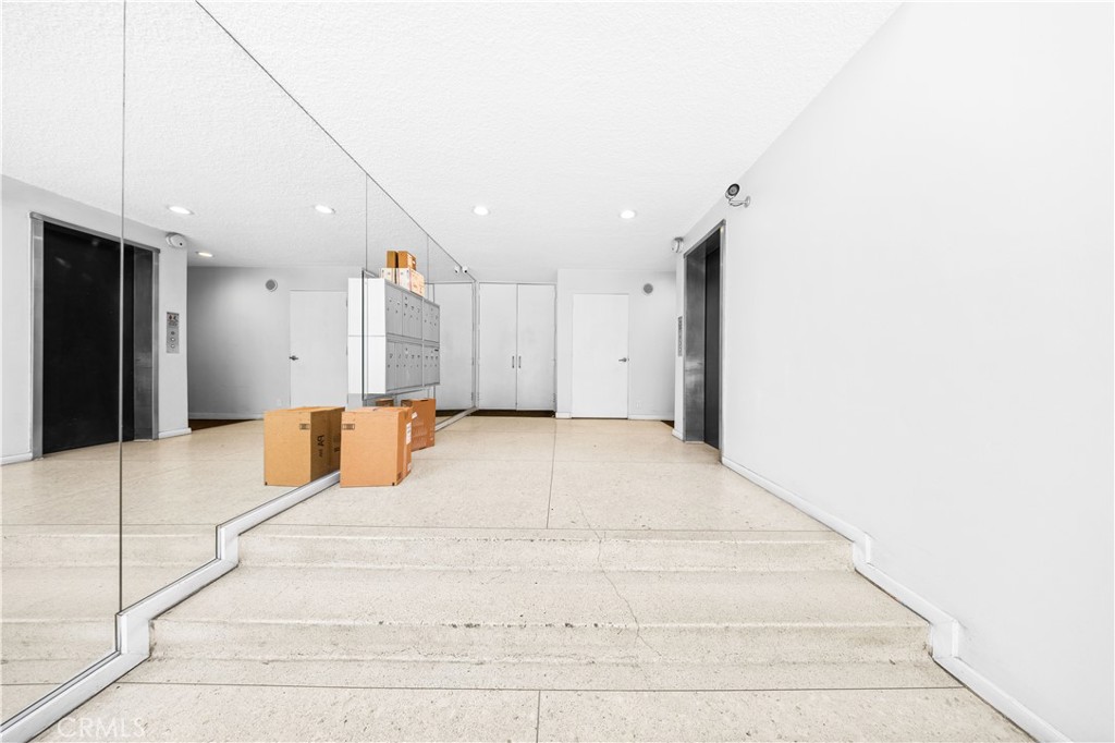 1550 N Laurel Avenue N 203