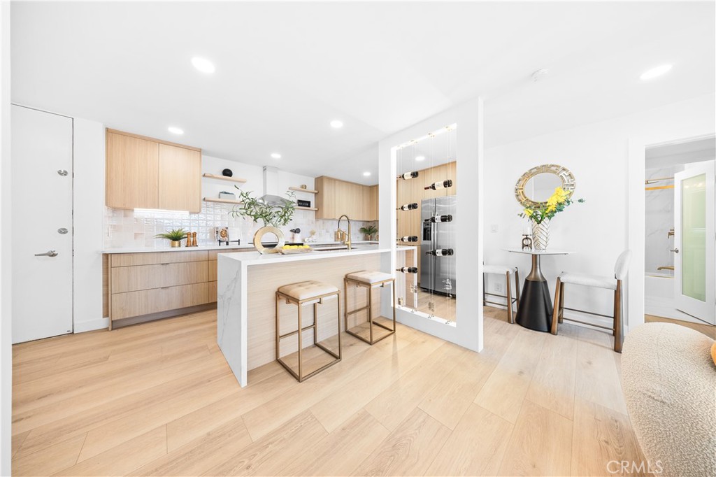 1550 N Laurel Avenue N 203