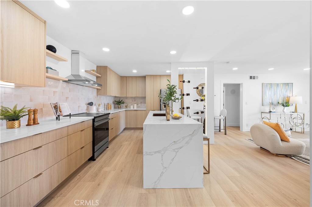 1550 N Laurel Avenue N 203