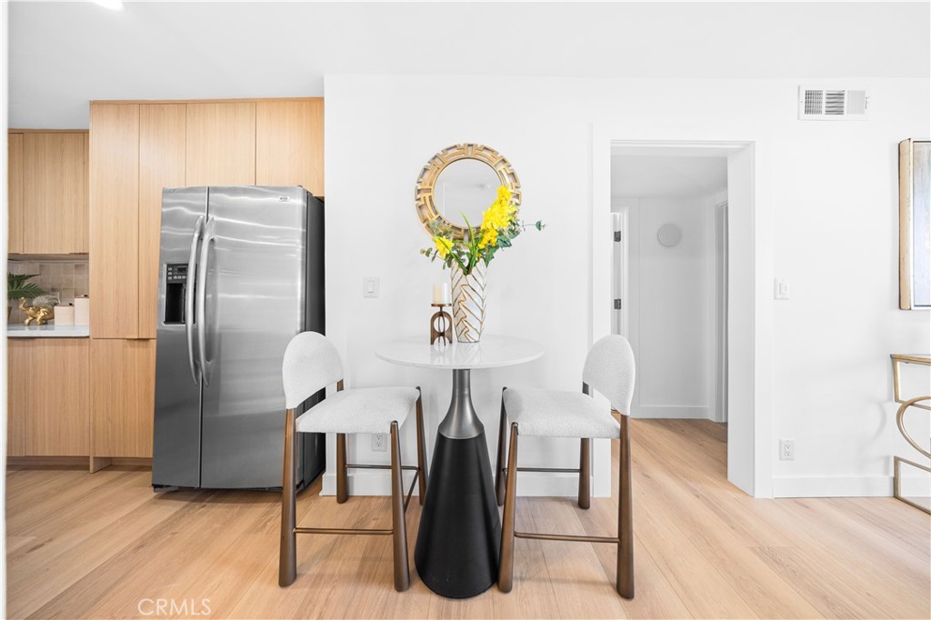 1550 N Laurel Avenue N 203