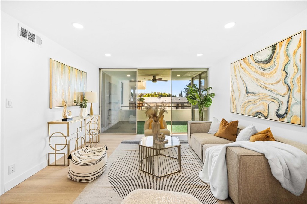 1550 N Laurel Avenue N 203