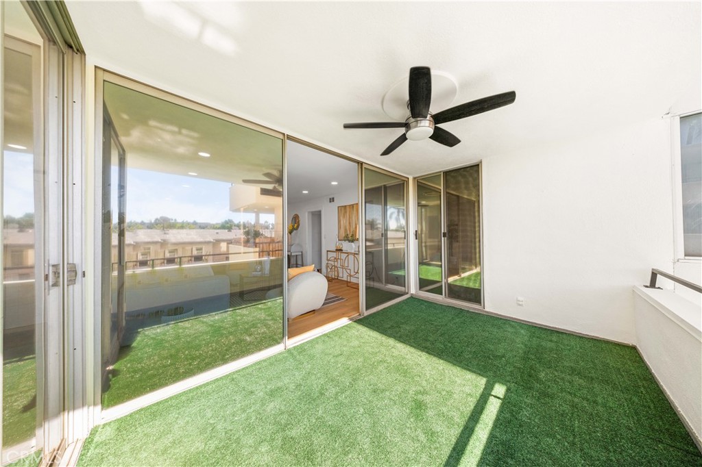 1550 N Laurel Avenue N 203