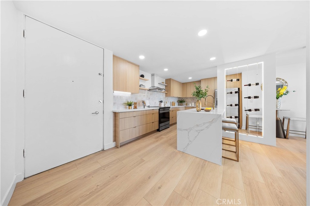 1550 N Laurel Avenue N 203