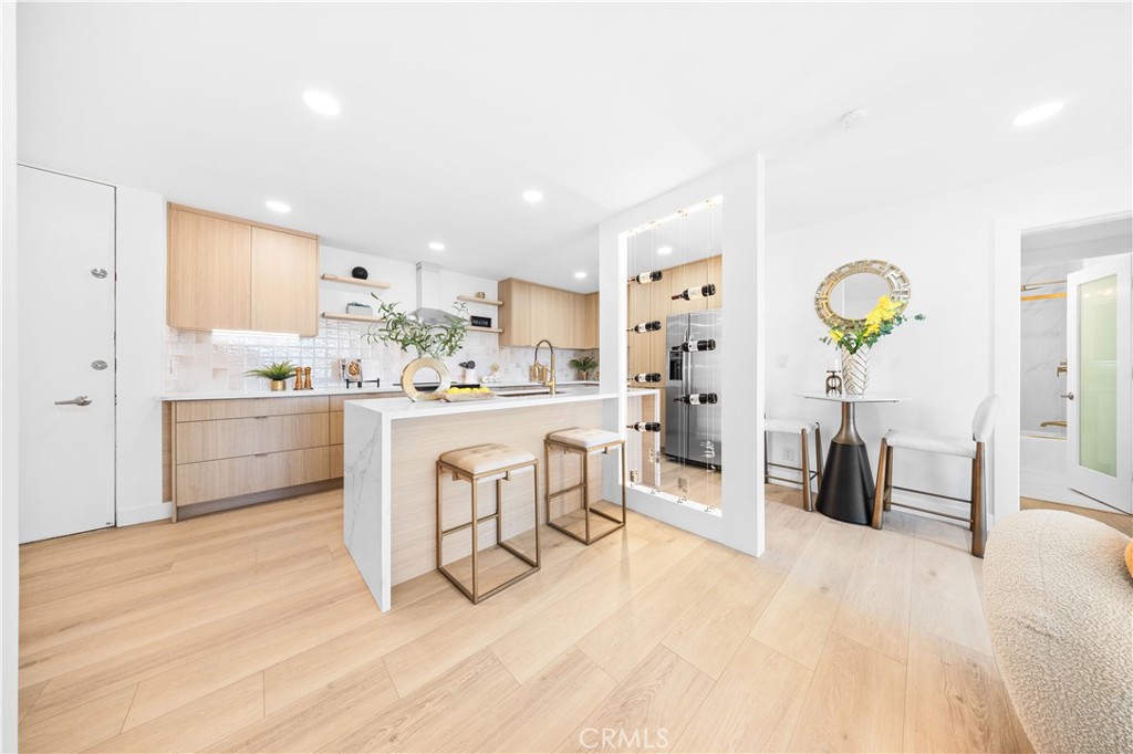 1550 N Laurel Avenue N 203